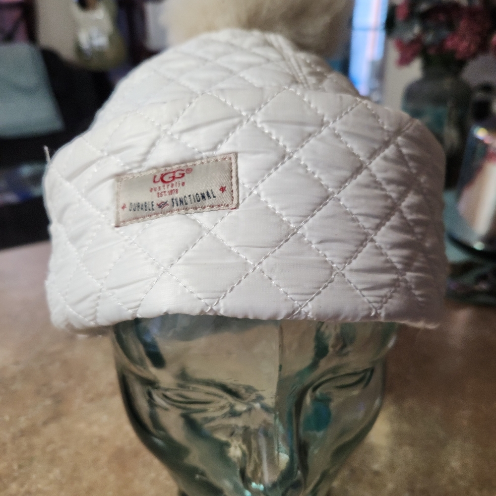 Ugg white hat size o/s